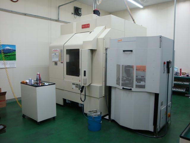 3軸高精度マシニングセンター